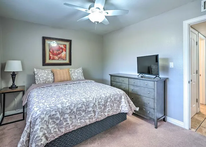 Holiday home Game Room! Family Desert Getaway In Glendale *