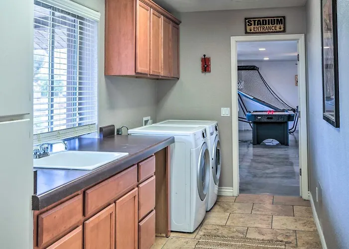 Holiday home Game Room! Family Desert Getaway In Glendale