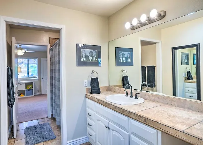 Game Room! Family Desert Getaway In Glendale Holiday home